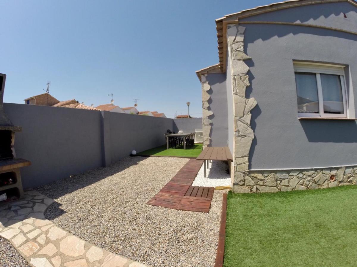 Casa En L Escala Con Piscina Y Wifi Free Villa L'Escala Exterior photo