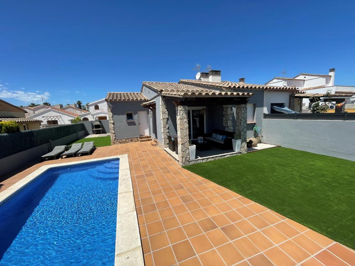 Casa En L Escala Con Piscina Y Wifi Free Villa L'Escala Exterior photo