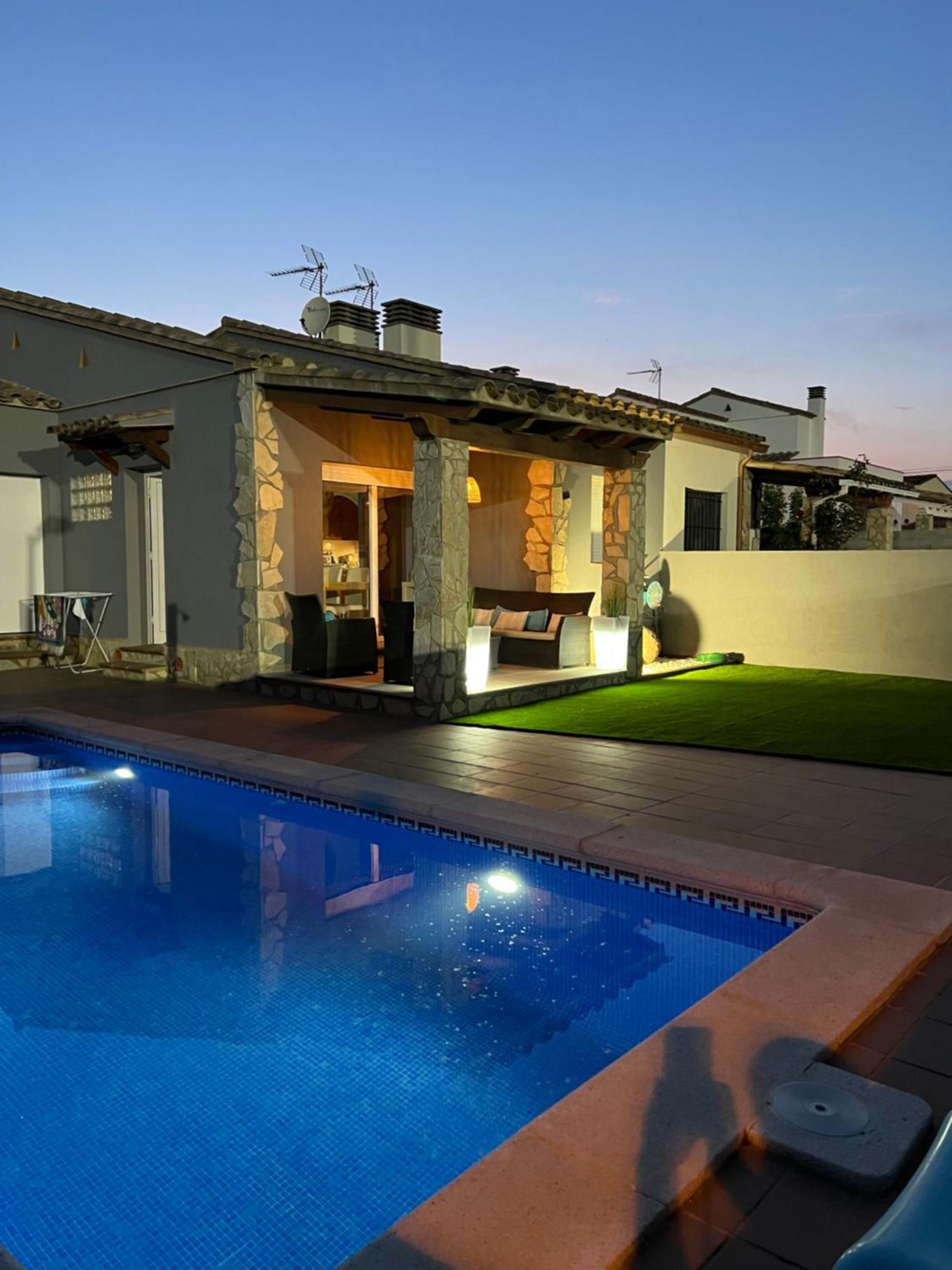 Casa En L Escala Con Piscina Y Wifi Free Villa L'Escala Exterior photo